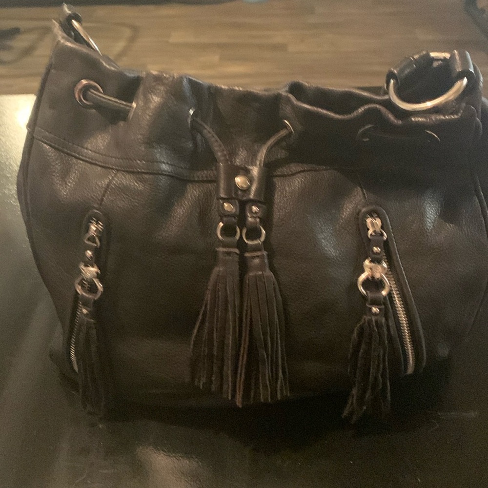 B Makowsky black leather purse